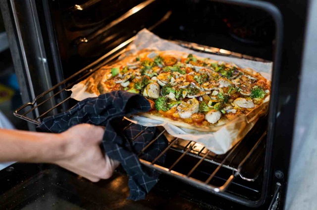 10 Holiday Roasting Tips to Maximize Your Oven's Capacity and Flavor Potential